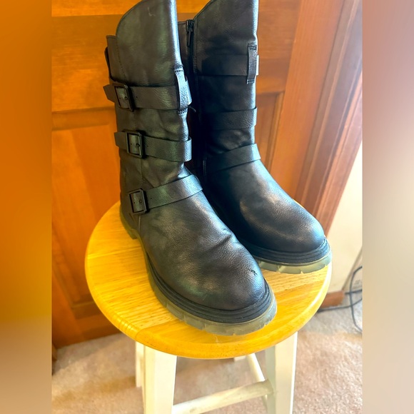 Black Leather Buckle Boots MIA 9 new - Picture 1 of 5